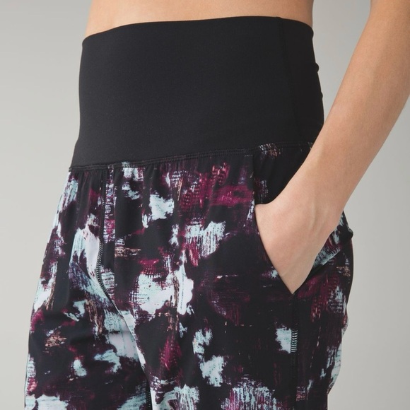 Lululemon cropped pants - Picture 3 of 6